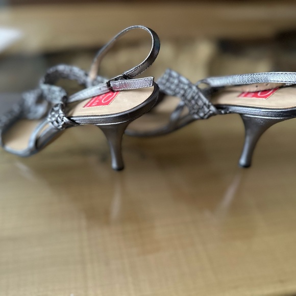Authentic Oscar de la Renta Shoes - Picture 4 of 10